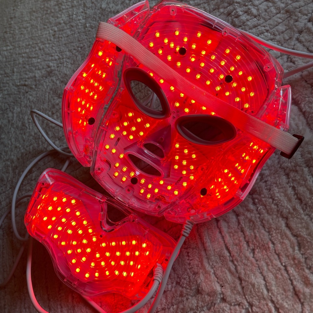 LED Red Light Face and neck Mask